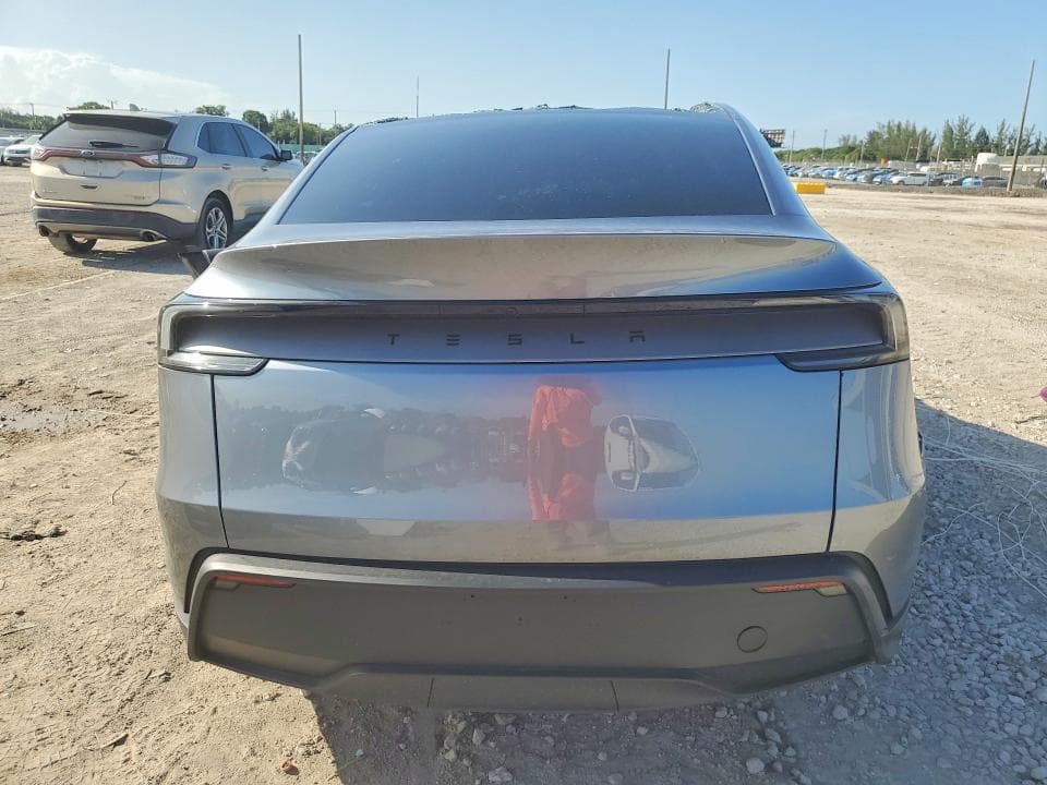 2026 TESLA MODEL Y 6