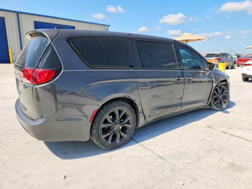 2018 CHRYSLER PACIFICA TOURING PLUS 3