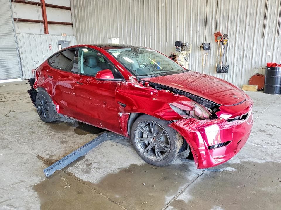 2024 TESLA MODEL Y 4