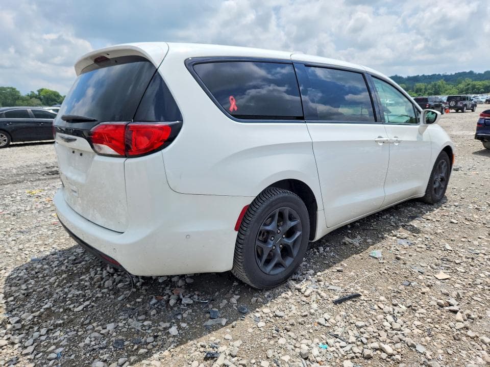 2018 CHRYSLER PACIFICA TOURING L 3