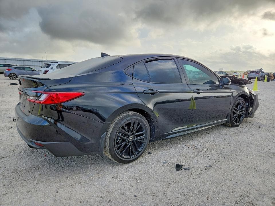 2025 TOYOTA CAMRY SE 3