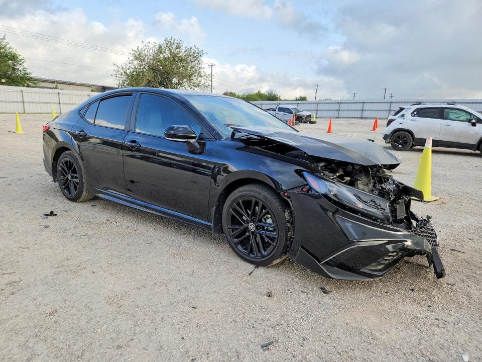 2025 TOYOTA CAMRY SE 4