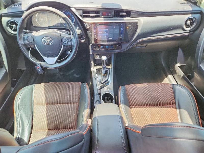 2017 TOYOTA COROLLA SE 8