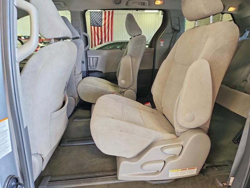 2017 TOYOTA SIENNA LE LE 11