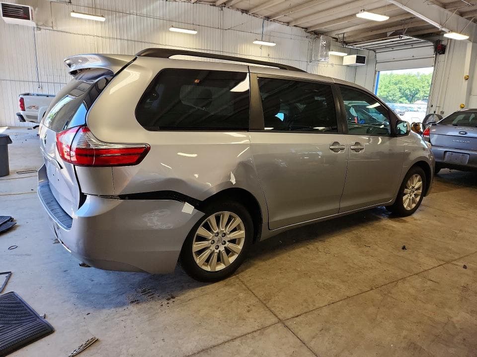 2017 TOYOTA SIENNA LE LE 3