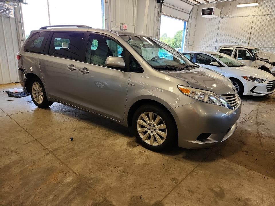 2017 TOYOTA SIENNA LE LE 4