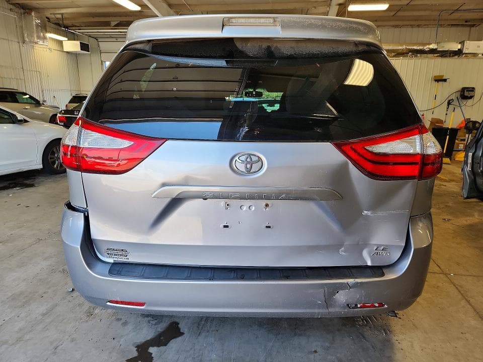 2017 TOYOTA SIENNA LE LE 6