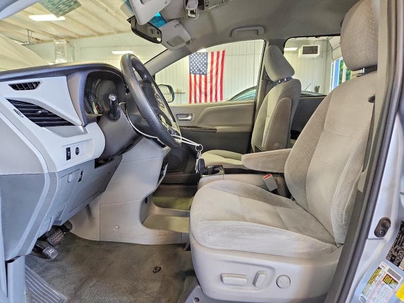 2017 TOYOTA SIENNA LE LE 7