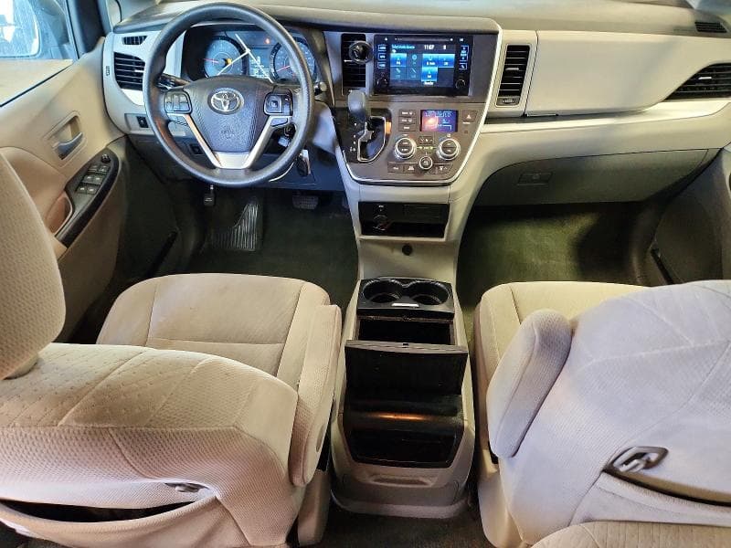 2017 TOYOTA SIENNA LE LE 8