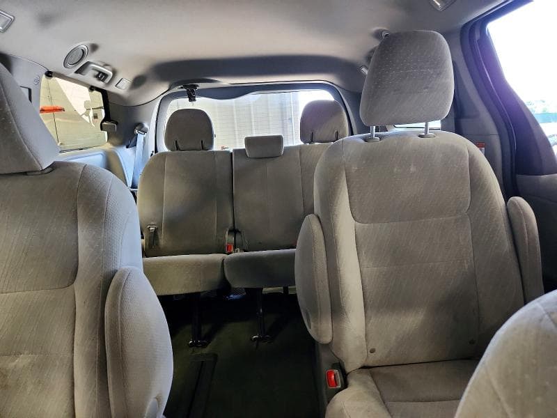 2017 TOYOTA SIENNA LE LE 10