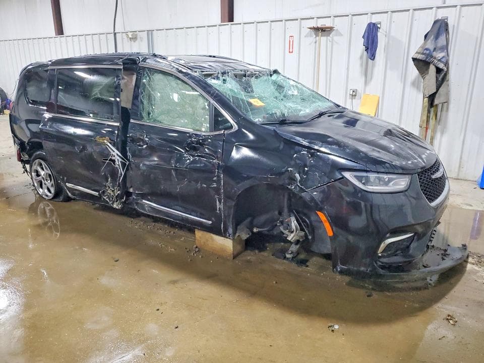 2023 CHRYSLER PACIFICA LIMITED 4