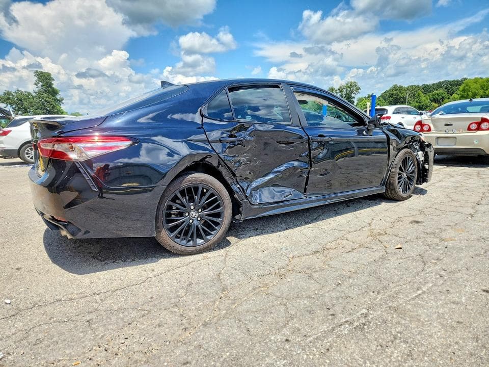 2019 TOYOTA CAMRY SE SE 3