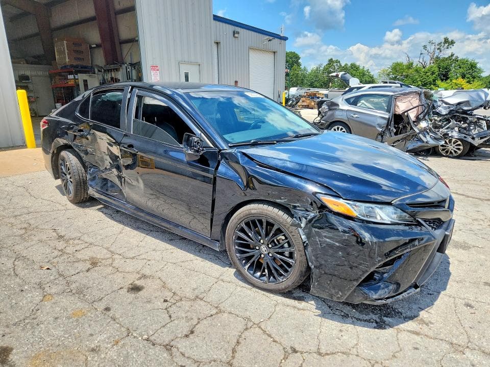 2019 TOYOTA CAMRY SE SE 4