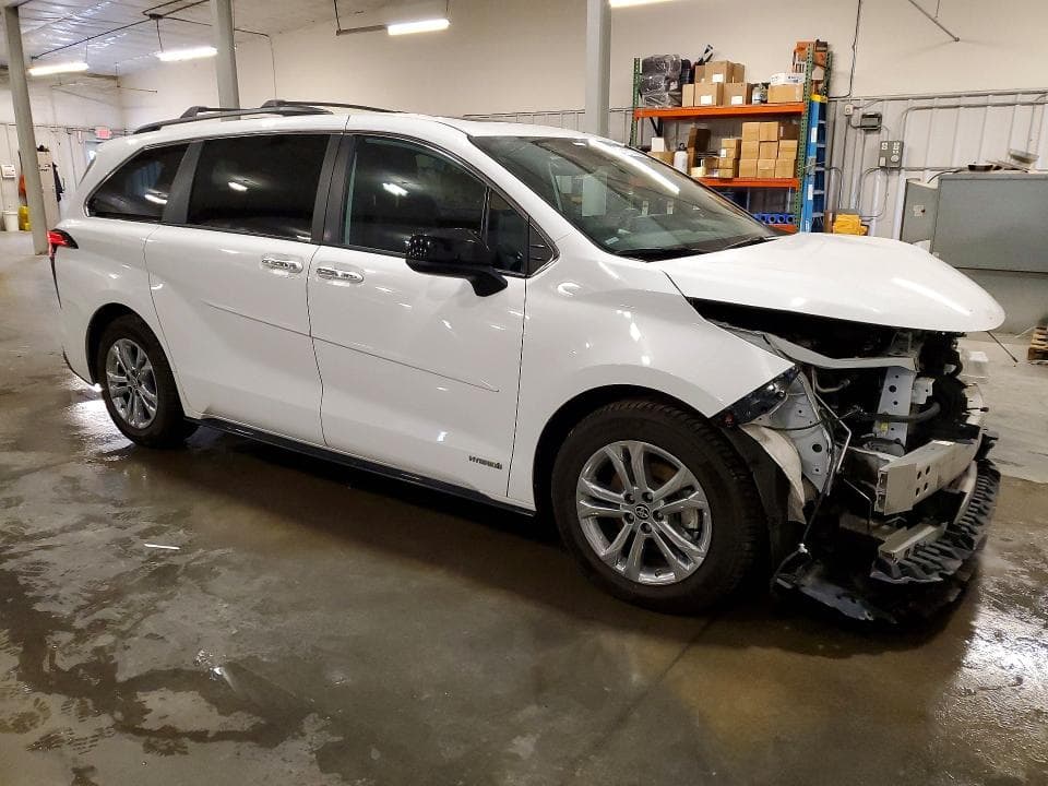 2021 TOYOTA SIENNA XSE XSE 4