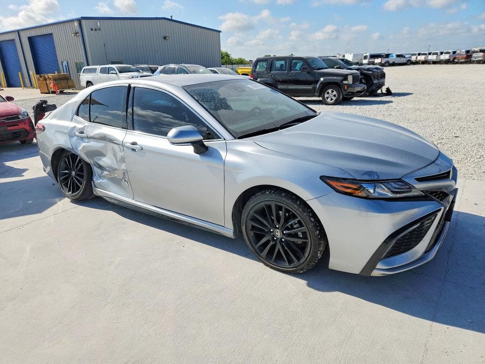2022 TOYOTA CAMRY XSE 4