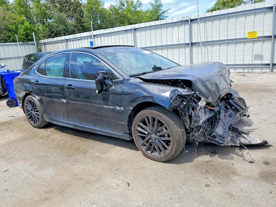 2021 TOYOTA CAMRY XSE 4