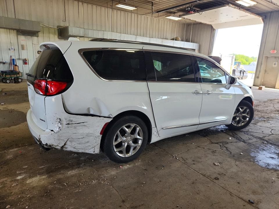 2018 CHRYSLER PACIFICA LIMITED 3