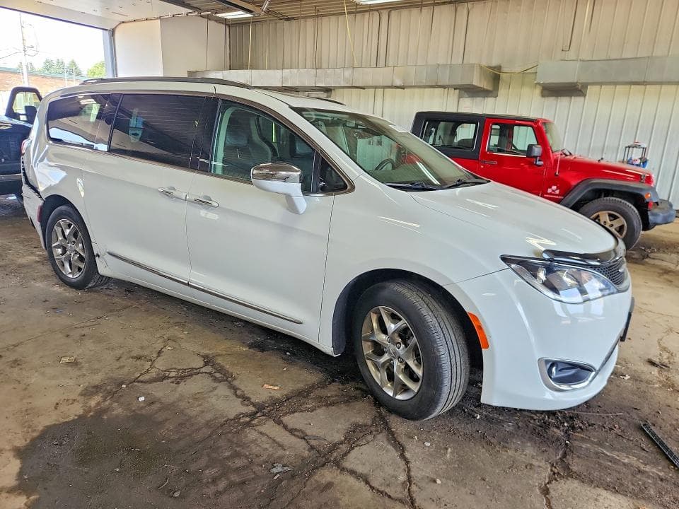 2018 CHRYSLER PACIFICA LIMITED 4