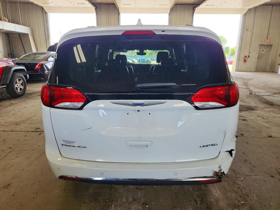 2018 CHRYSLER PACIFICA LIMITED 6
