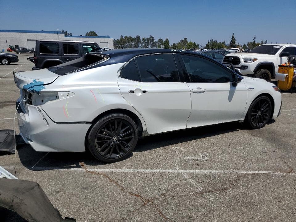 2021 TOYOTA CAMRY XSE 3