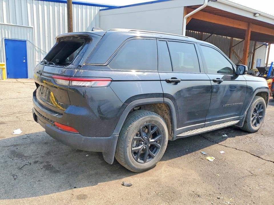 2024 JEEP GRAND CHEROKEE LAREDO 3