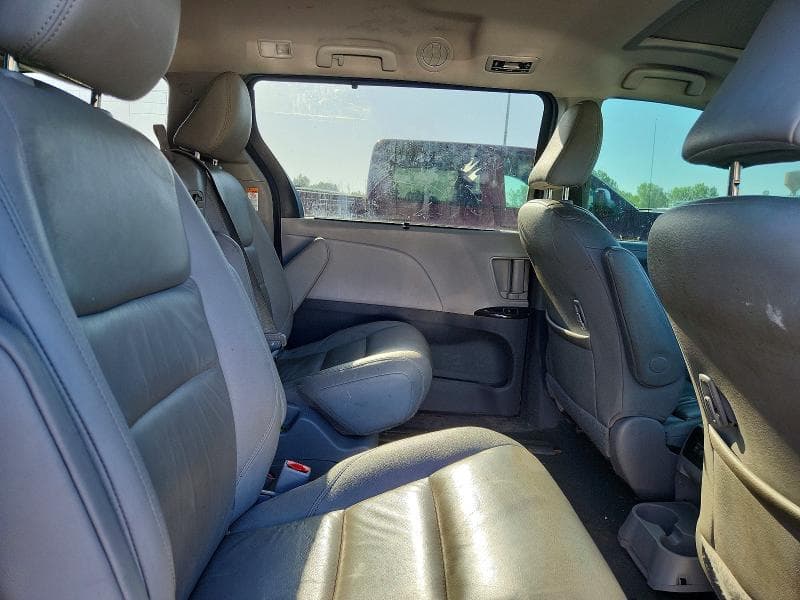 2020 TOYOTA SIENNA XLE 8-PASSENGER 11