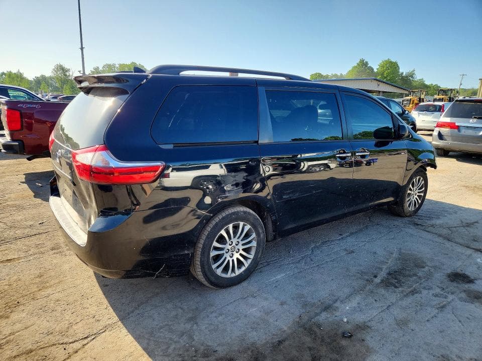 2020 TOYOTA SIENNA XLE 8-PASSENGER 3