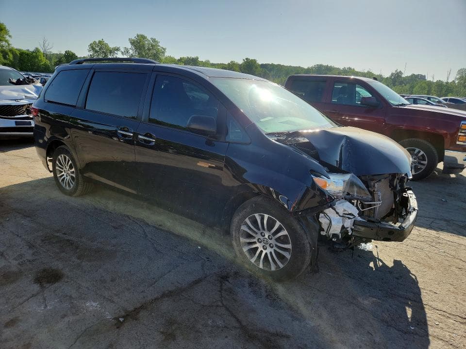 2020 TOYOTA SIENNA XLE 8-PASSENGER 4