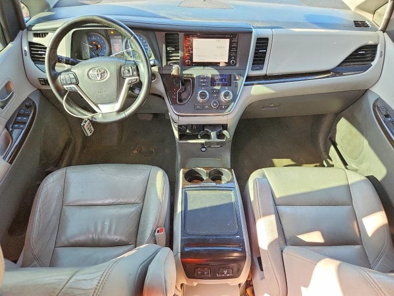 2020 TOYOTA SIENNA XLE 8-PASSENGER 8