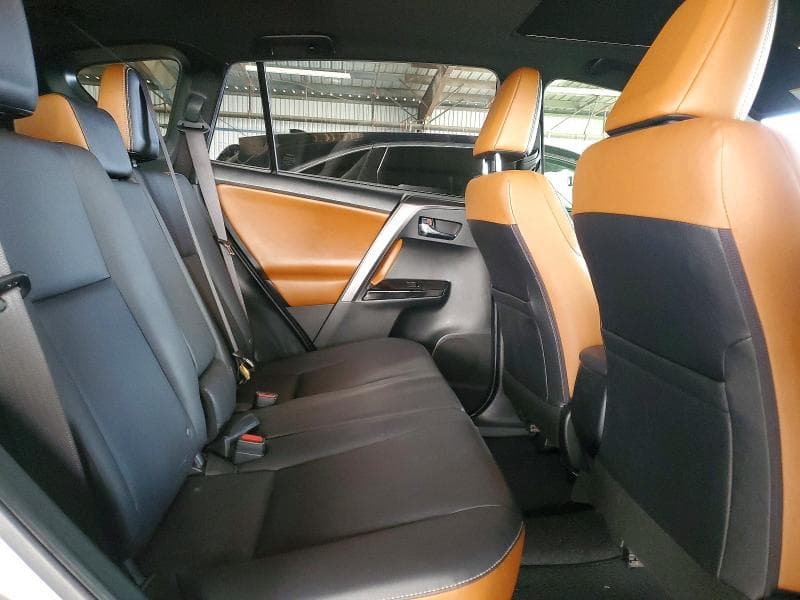 2018 TOYOTA RAV4 SE 11