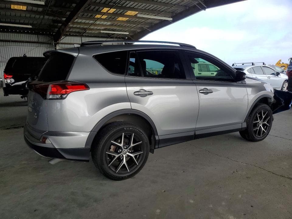 2018 TOYOTA RAV4 SE 3
