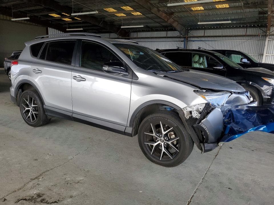 2018 TOYOTA RAV4 SE 4