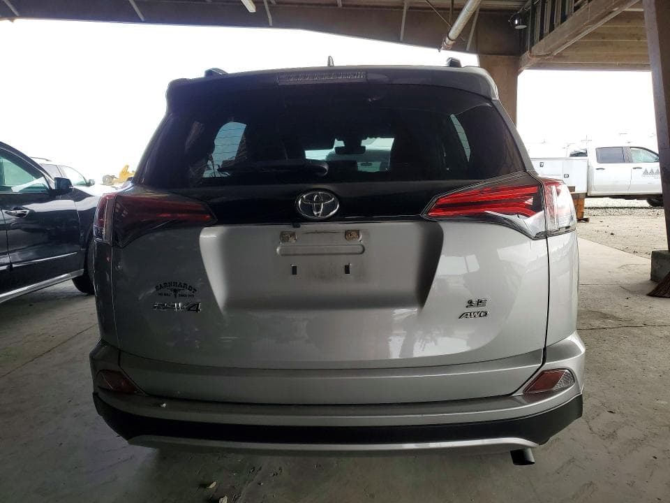 2018 TOYOTA RAV4 SE 6