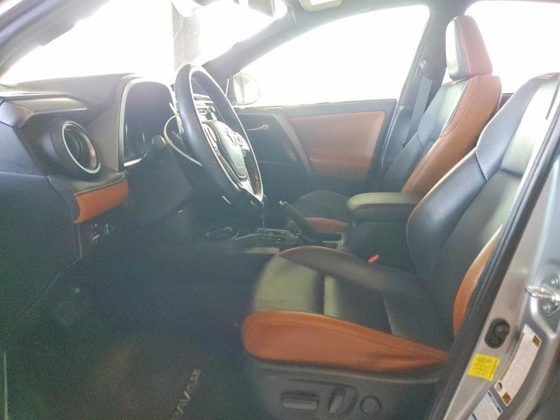 2018 TOYOTA RAV4 SE 7