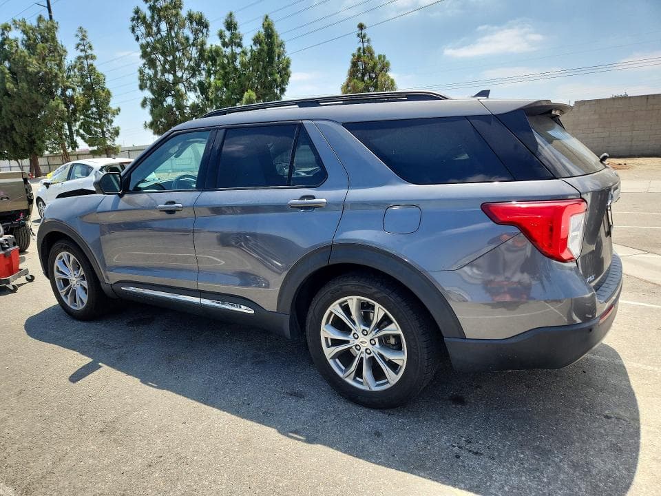 2022 FORD EXPLORER XLT 2