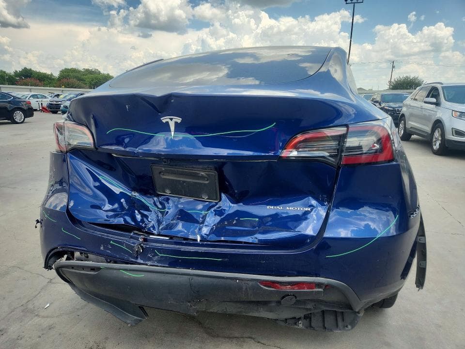 2025 TESLA MODEL Y 6