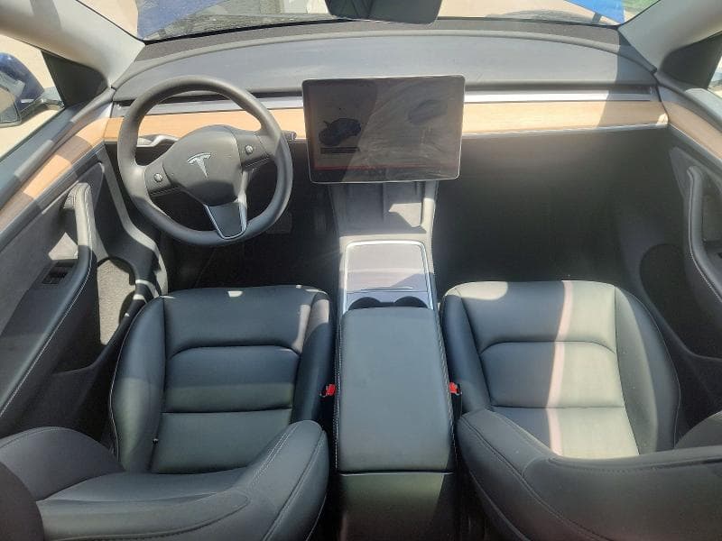 2025 TESLA MODEL Y 8