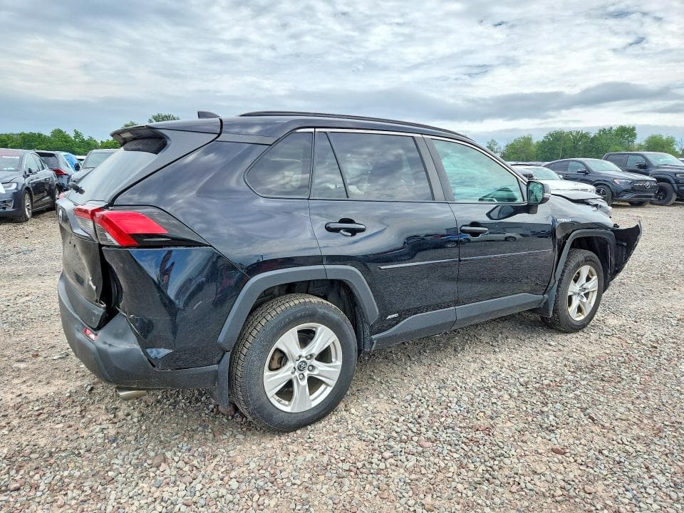 2019 TOYOTA RAV4 LE 3