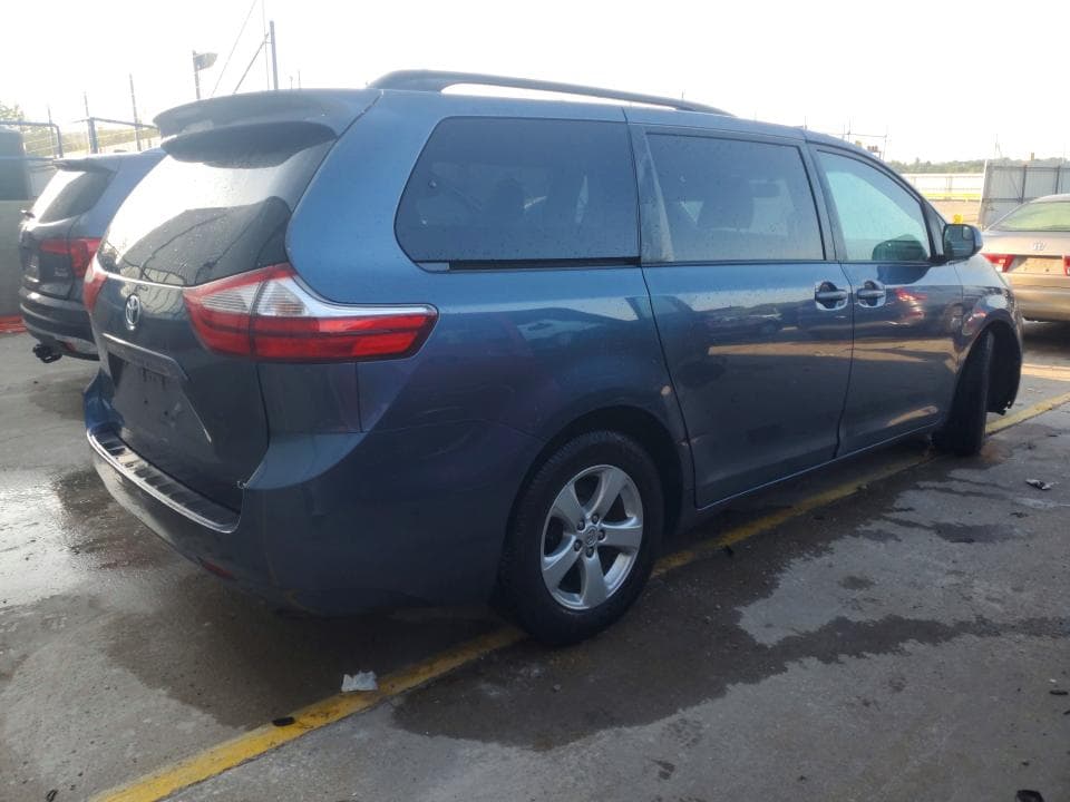 2017 TOYOTA SIENNA LE 3