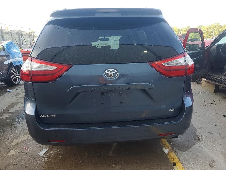 2017 TOYOTA SIENNA LE 6