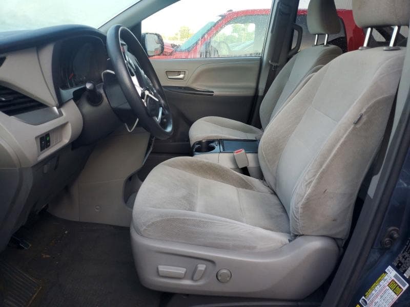 2017 TOYOTA SIENNA LE 7