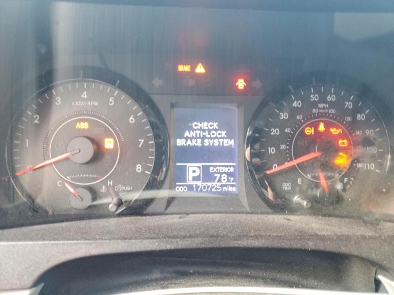 2017 TOYOTA SIENNA LE 9