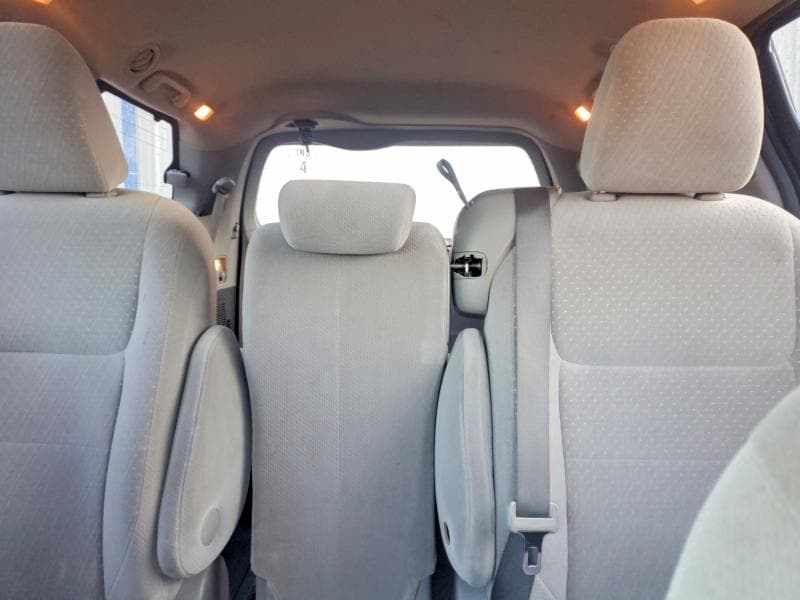 2017 TOYOTA SIENNA LE 10
