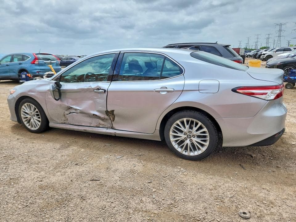 2018 TOYOTA CAMRY XLE V6 2