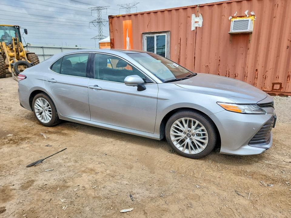 2018 TOYOTA CAMRY XLE V6 4