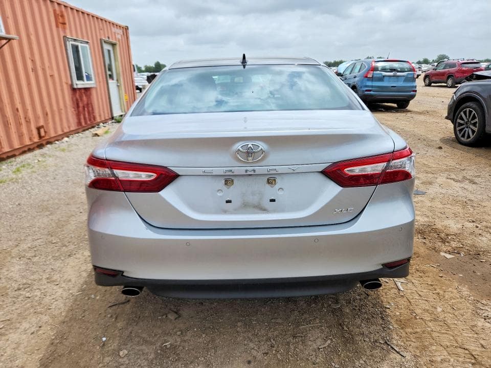 2018 TOYOTA CAMRY XLE V6 6