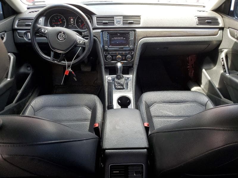 2017 VOLKSWAGEN PASSAT SE SE 8