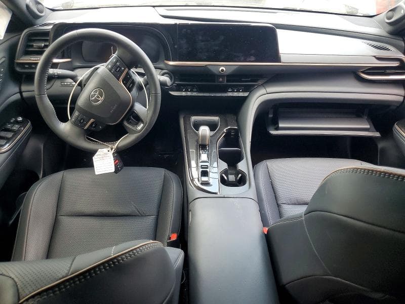 2025 TOYOTA CROWN SIGNIA LIMITED 8