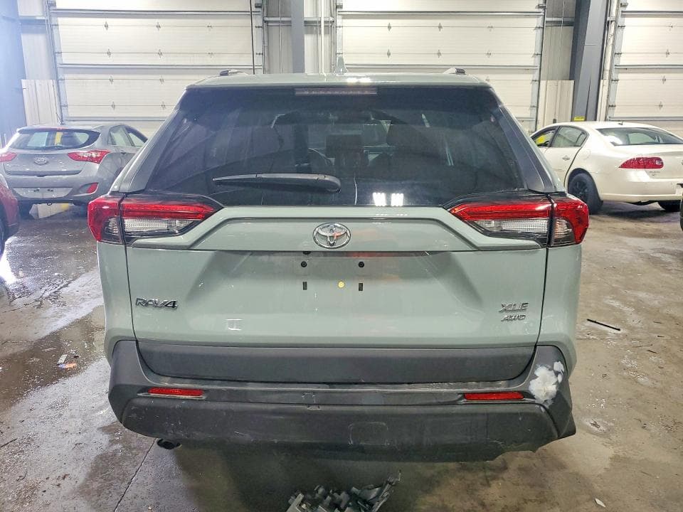 2020 TOYOTA RAV4 XLE XLE 6