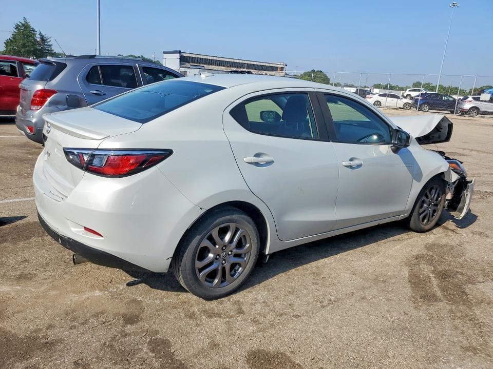 2019 TOYOTA YARIS LE 3